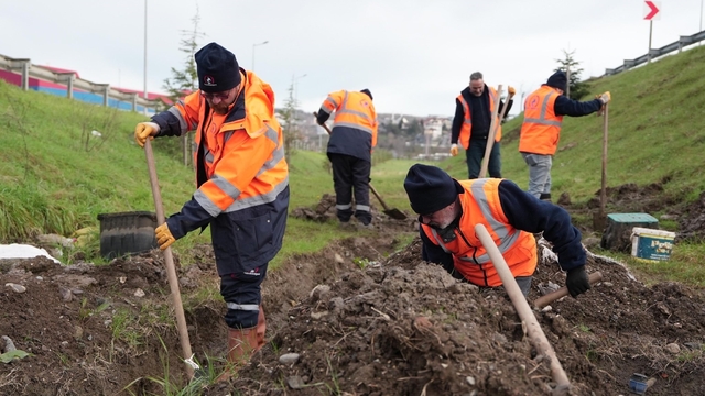 Düzce'de parklarda alt yapı çalışmaları sürüyor