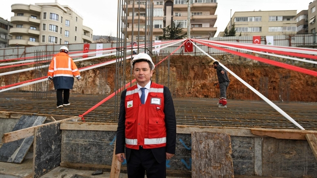 Başkan Aydın'dan Osmangazi'ye çifte hizmet
Osmangazi Belediyesi'nden kente değer katan adım