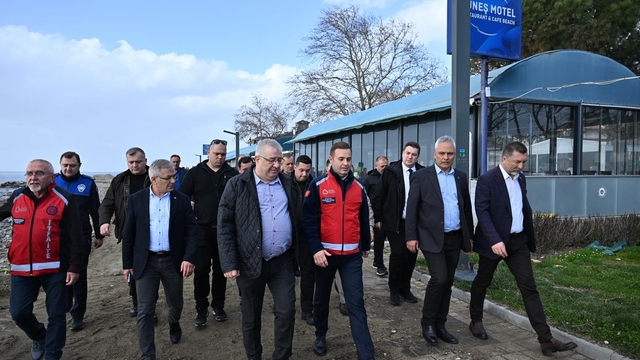 Akın, Lodos'un vurduğu Körfez'de
Akın, Körfez'de adım atılmadık yer bırakmadı