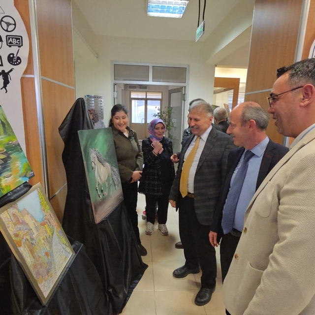 Kütahya'da resim sergisine yoğun ilgi