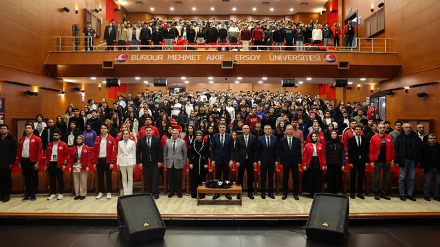 T3 Vakfı Yönetim Kurulu Başkanı Hıdır, Burdur'da gençlerle buluştu