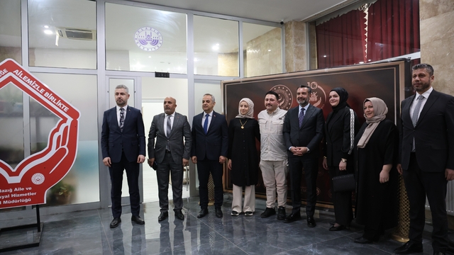 Bakan Göktaş'tan Elazığ'daki genç çiftlere sürpriz telefon: 51 milyon TL'lik dev destek