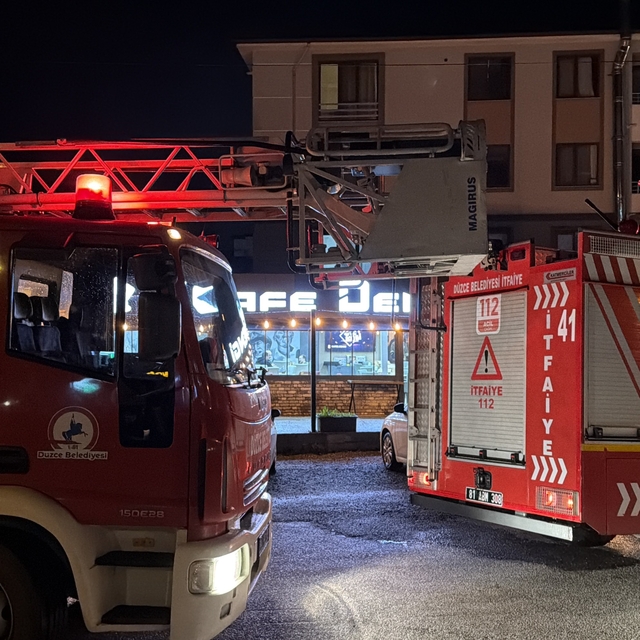 Kafenin mutfağında yanan yağ itfaiyeyi harekete geçirdi