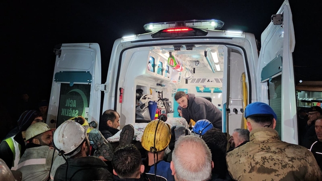 Çizmeleriyle morga kaldırılan madencinin cenazesi yürek burktu