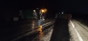 Çanakkale'de itfaiye aracı, yardım için gittiği tıra çarptı: 1'i ağır 2 yar...