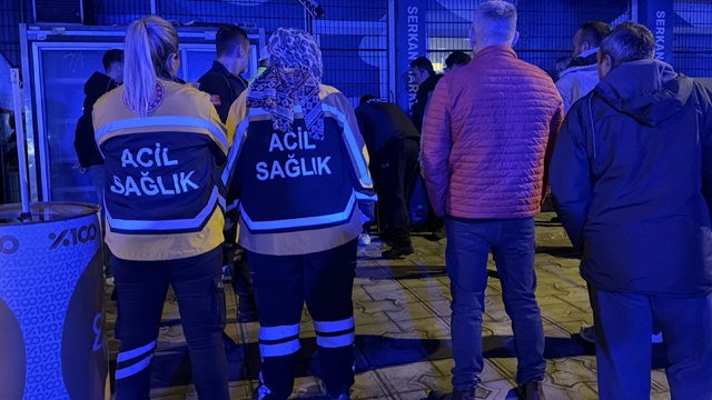 Motosiklet kazasında yaralanıp hastaneye gitmek istemeyen genci polis ikna etti