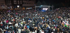 Kırıkkale'de Hüseyin Kağıt konserine binlerce kişi akın etti