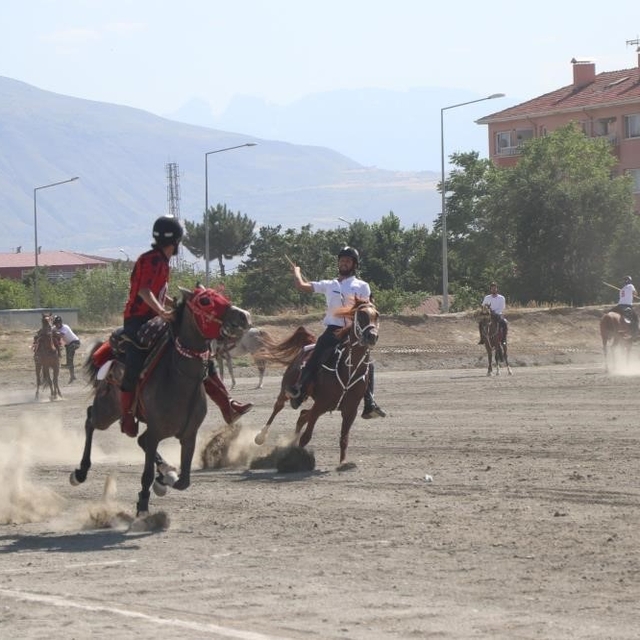 Ata sporu cirit Erzincan'da yaşatılıyor