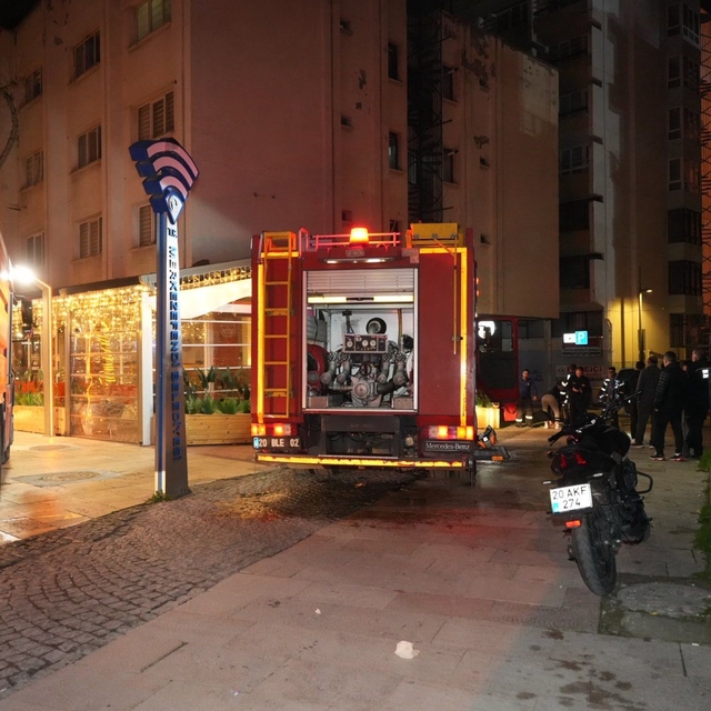 Elektrik panosundan çıkan yangın paniğe neden oldu