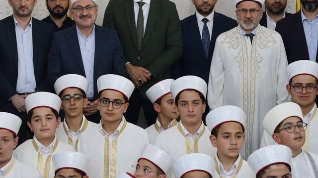 Aşkale'de 25 genç hafız icazetini aldı