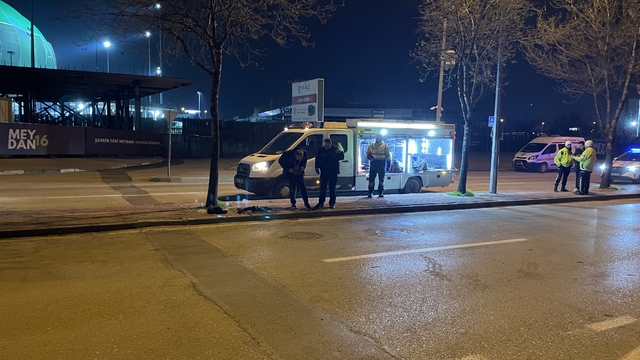 Bursa'da refüje çarpan motosiklet sürücüsü ile eşi öldü