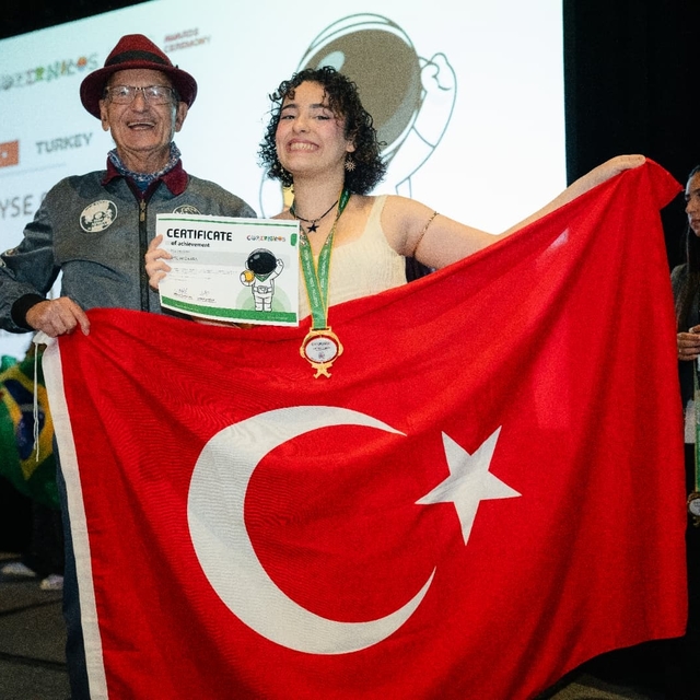 Hataylı lise öğrencisi Ayşe Naz, ABD'deki bilim olimpiyatında dünya birinci...