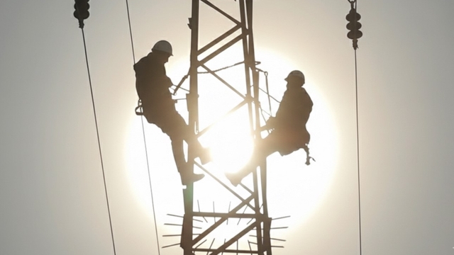 2 bin rakımda dondurucu mesai
Dondurucu soğuk, yoğun sis, metrelerce kar: VEDAŞ ekiplerinin Yüksekova'da zorlu mesaisi