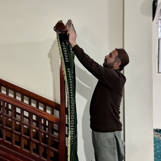 Yüksekova'da camiler Ramazan ayına hazır: İbadethaneler gül kokularıyla arı...