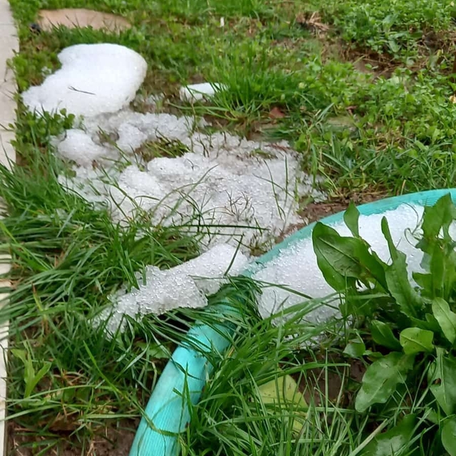 Ortaca'da kuvvetli yağışın ardından dolu etkili oldu