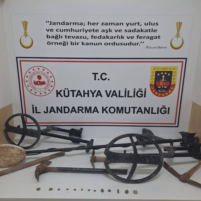 Kütahya'da jandarmadan tarihi eser operasyonu