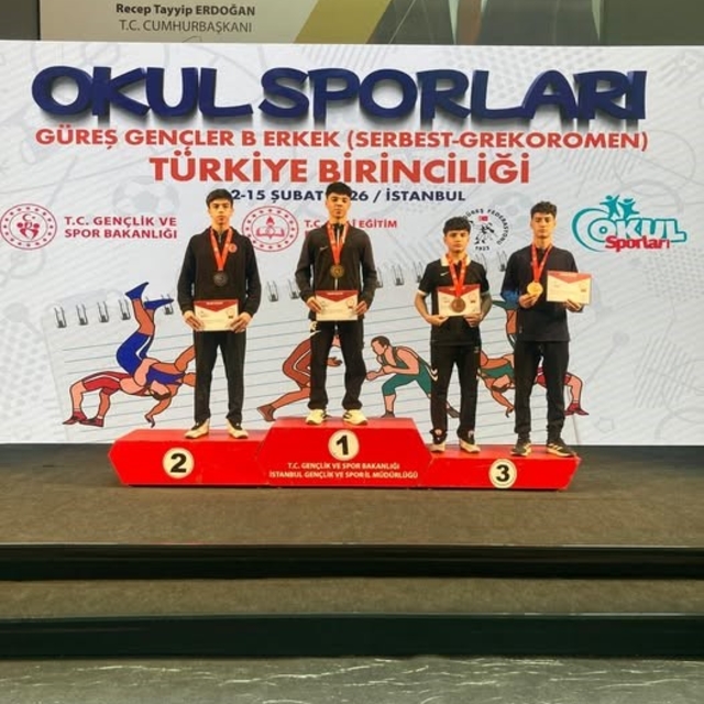 Kayserili Güreşçiler'den İstanbul'da çifte madalya