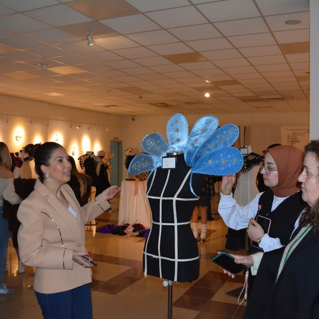 Egeli moda tasarım öğrencileri atık kumaşları sanata dönüştürdü