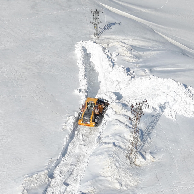 Van, Hakkari ve Bitlis'te kar ulaşımı aksattı