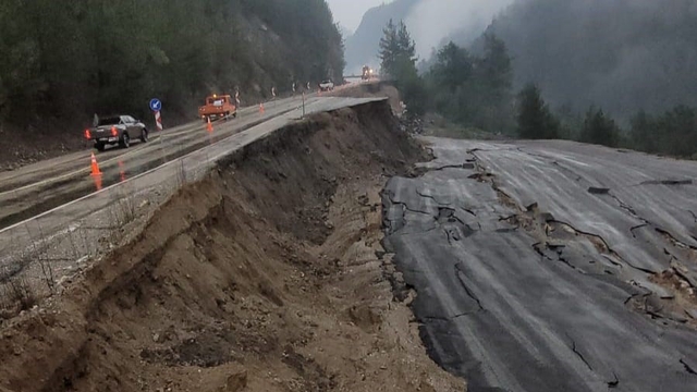 Feke'de helikopter pistinde heyelan meydana geldi
