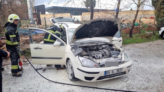 Park halindeki araçta yangın