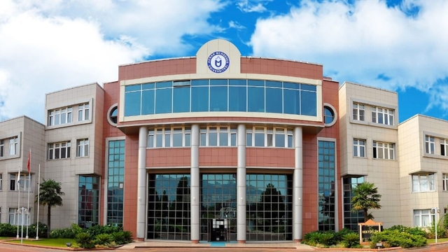 ADÜ'de yağış sonrası yurt yoluna güvenlik önlemi alındı
Üniversitede alternatif ulaşım düzenlemesi