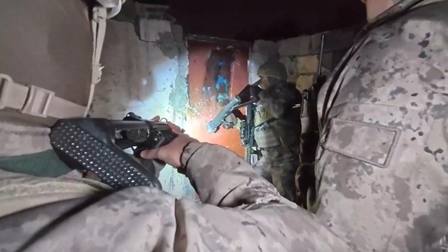 FETÖ'nün güncel yapılanmasına operasyon: 70 gözaltı
Gizli düzenek halinde ses kayıt ve kamera cihazı ile yakalandılar