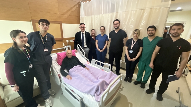 Çanakkale'de 81 yaşındaki prostat kanseri hastası kapalı yöntemle ameliyat edildi