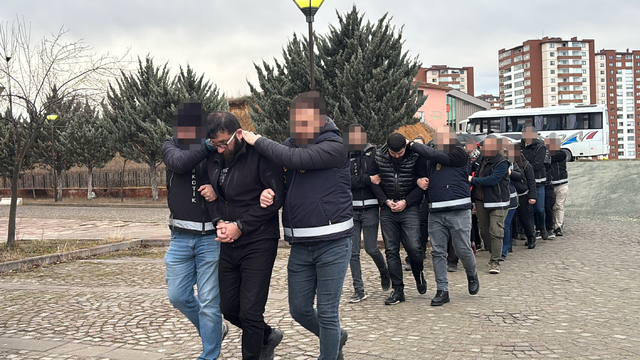 Kastamonu'da uyuşturucu operasyonunda gözaltına alınan 12 şüpheli adliyeye sevk edildi
