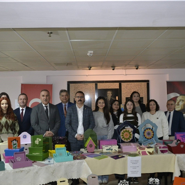 Sultanhisar'da el emeği göz nuru eserler sergilendi