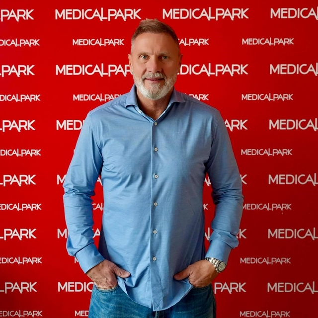 Samsunspor'un yeni Teknik Direktörü Thorsten Fink, sağlık kontrolünden geçt...