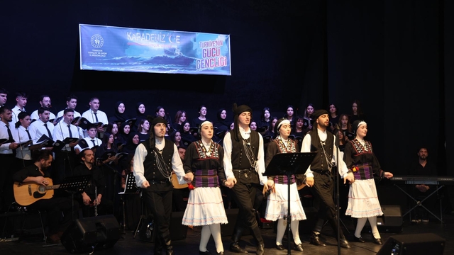 Trabzon Gençlik Korosu konser verdi