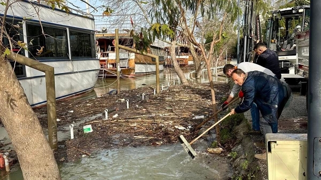 Manavgat'ta su taşkınından hasar gören yerlerde çalışmalar sürüyor