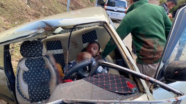 Kahramanmaraş'ta kopan kaya parçası otomobile isabet etti: 2'si ağır 4 yaralı