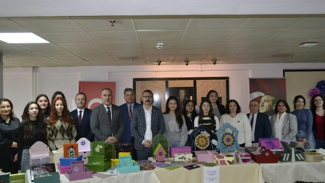 Sultanhisar'da el emeği göz nuru eserler sergilendi