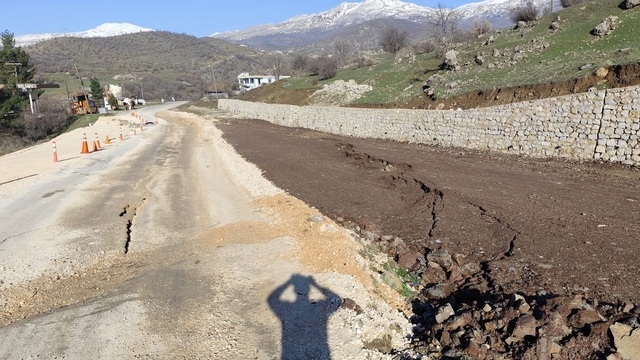 Gerger-Kahta Yolunda heyelan