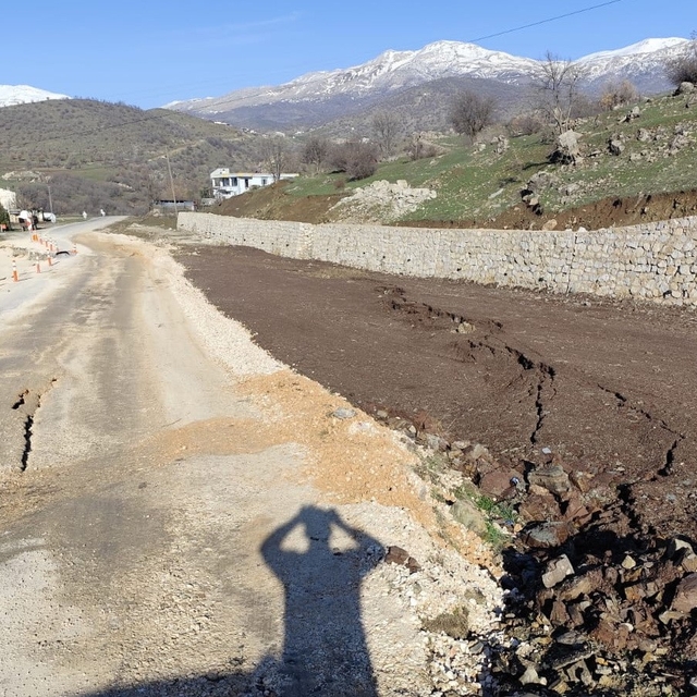 Gerger-Kahta Yolunda heyelan