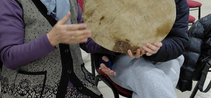 Pazarlar'da halk oyunları kursunda seslendirilen yöresel ezgiler