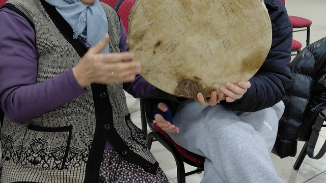 Pazarlar'da halk oyunları kursunda seslendirilen yöresel ezgiler