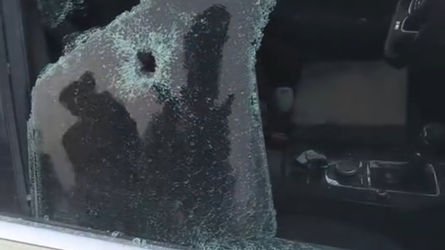 Alkol alıp kaza yaptıkları otomobili kurşunladılar; 2 gözaltı