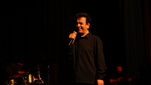 Sanatçı Oğuz Aksaç Erciş'te konser verdi
