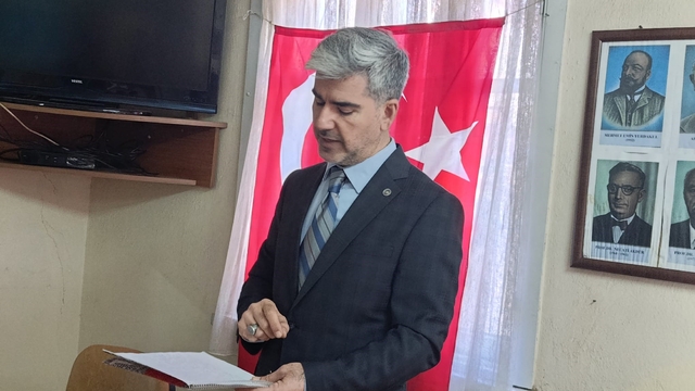 Salihli Türk Ocakları'nda Ednan Aras güven tazeledi