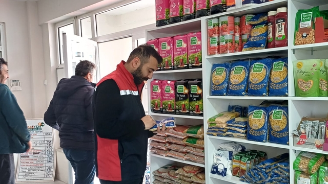 Ulaş'ta marketlerde gıda denetimi yapıldı
