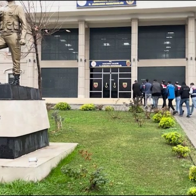 Şanlıurfa merkezli 13 ilde e-ticaret dolandırıcılığı operasyonu; 18 tutukla...