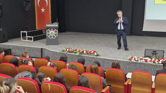 İLKEM'de YKS adaylarına 'Sivri Hoca' dopingi