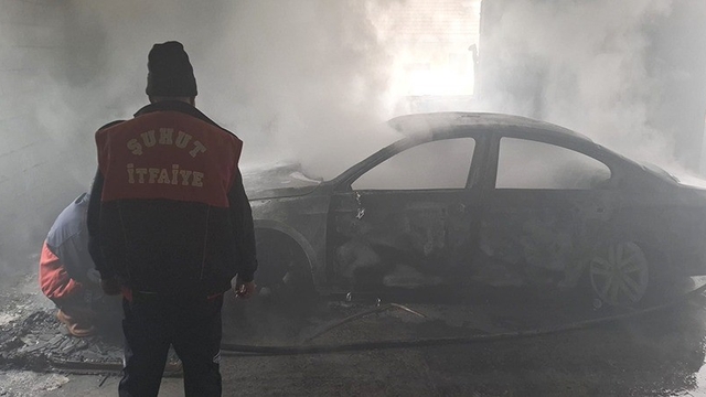 Otomobil yangını paniğe neden oldu