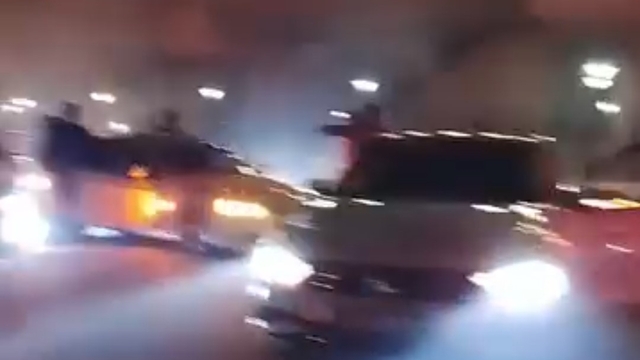 Gelin aracının da olduğu düğün konvoyuna ceza yağdı
Yol kesen düğün konvoyundaki 17 araca 145 bin 987 lira ceza kesildi