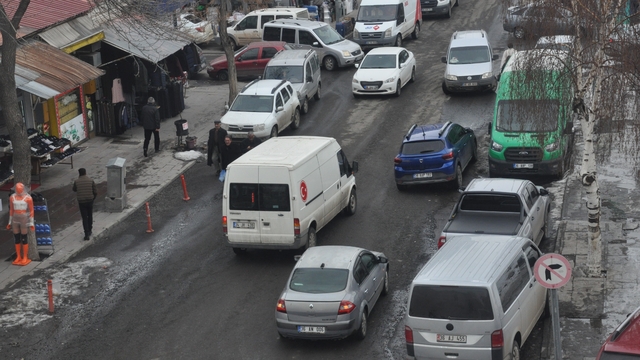 Kars'ta araç sayısı 54 bin 967'ye ulaştı, trafikte yoğunluk arttı