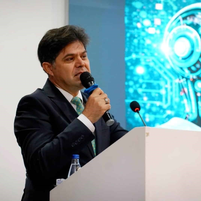 Mersin'de öğretmenlere branş bazlı yapay zeka eğitimi başladı