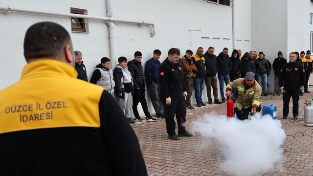 Çalışanlara iş sağlığı ve güvenliği ile yangın eğitimi